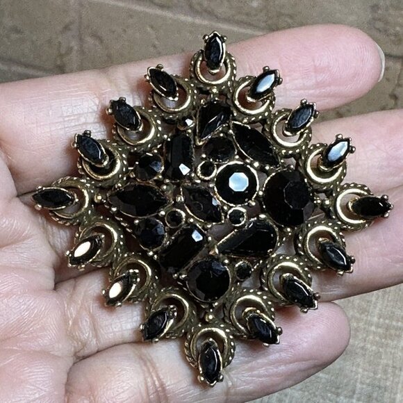 VTG Hollycraft‎ Brooch Pin 1 5/8" Gold Plated Black Rhinestones Signed MCM USA - Picture 1 of 6